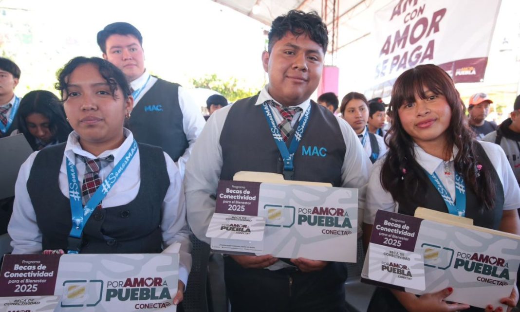 Becas de conectividad permite acceso a educación digital de jóvenes en La Ceiba